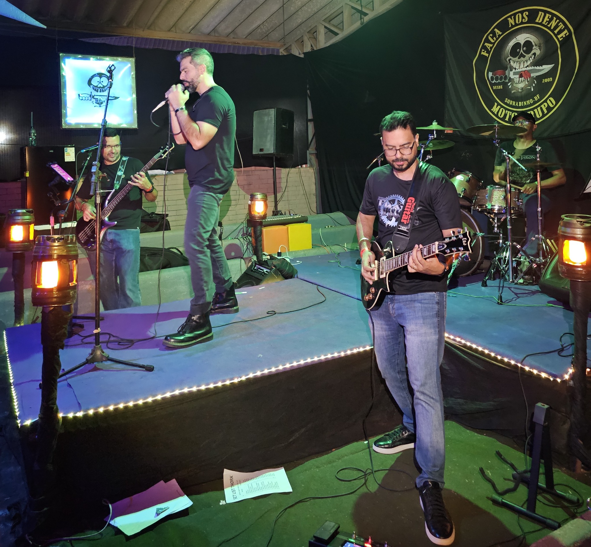 Banda Thork ao vivo no palco do Faca Nos Dente, em Brasília